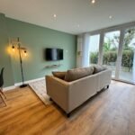 Exemple de salon lumineux rénové pour un projet locatif à Dax